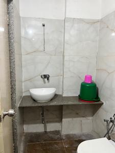 Bathroom Image of 400 Sq.ft 2 BHK Apartment / Flat for rent in Arham Vimla Residency, Paldi Ahmedabad for Rs. 25000