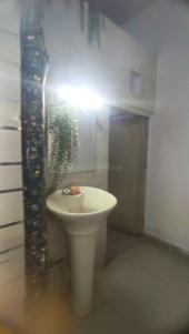 Bathroom Image of 650 Sq.ft 2 BHK Builder Floor for rent in Janakpuri New Delhi for Rs. 35000