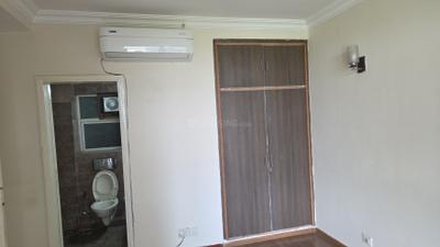 Bedroom Image of 1500 Sq.ft 2 BHK Apartment / Flat for rent in Raheja Vedaanta, Sector 108 Gurgaon for Rs. 32000