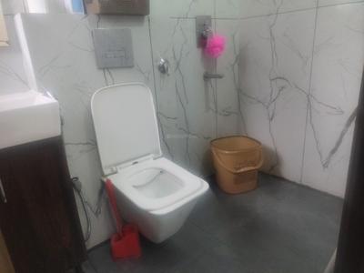 Bathroom Image of 600 Sq.ft 1 BHK Builder Floor for rent in Sector 56 Gurgaon for Rs. 35000