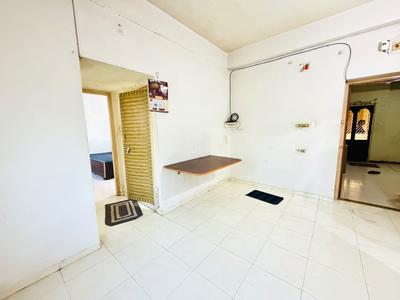 Bedroom Image of 900 Sq.ft 1 BHK Apartment / Flat for rent in Satellite Ahmedabad for Rs. 16000
