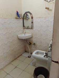 Bathroom Image of 700 Sq.ft 1.5 BHK Independent House for rent in Beta I Greater Noida for Rs. 20000