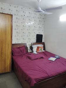 Bedroom Image of 650 Sq.ft 1 BHK Builder Floor for rent in DDA Flats Sarita Vihar, Sarita Vihar New Delhi for Rs. 27000