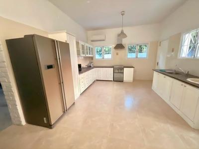 Bedroom Image of 4000 Sq.ft 3 BHK Independent House for rent in Panaiyur, Sholinganallur Chennai for Rs. 300000