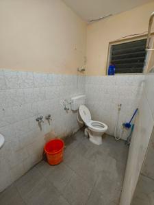 Bathroom Image of 900 Sq.ft 2 BHK Apartment / Flat for rent in  Ravimurugans Radha Apartments, PN Pudur Coimbatore for Rs. 13000