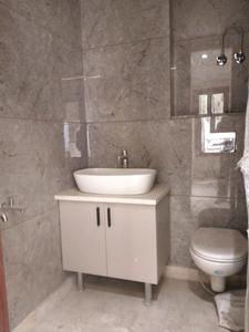 Common Bathroom Image of 950 Sq.ft 3 BHK Builder Floor for sale in Shalimar Bagh New Delhi for Rs. 15000000