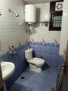 Bathroom Image of 1230 Sq.ft 2 BHK Apartment / Flat for rent in Shyam Bankey Bihari Sharnam, Raj Nagar Extension Ghaziabad for Rs. 21000