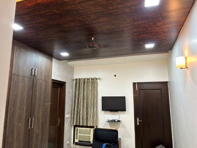 Bedroom Image of 3200 Sq.ft 4 BHK Villa for rent in Panchsheel Park New Delhi for Rs. 180000