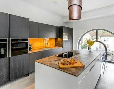 Kitchen Image of 1350 Sq.ft 3 BHK Apartment / Flat for sale in Gurukrupa Ekam, Andheri West Mumbai for Rs. 37800000