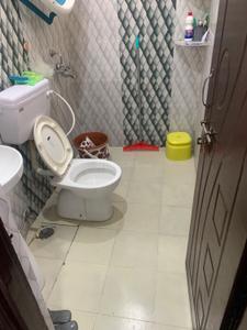 Bathroom Image of 1000 Sq.ft 2.5 BHK Apartment / Flat for sale in Indira Nagar Lucknow for Rs. 4000000