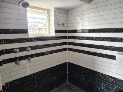 Bathroom Image of 300 Sq.ft 1 BHK Apartment / Flat for rent in Laxmi Sagar Bhubaneswar for Rs. 10000