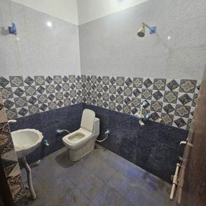 Bathroom Image of 1300 Sq.ft 3 BHK Independent House for rent in Chaitanya Vihar Phase II Vrindavan for Rs. 18000