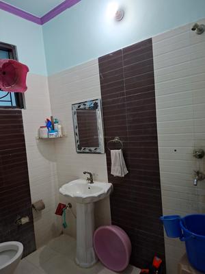 Bathroom Image of 900 Sq.ft 2 BHK Builder Floor for sale in New Industrial Township Faridabad for Rs. 5400000