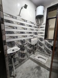 Bathroom Image of 950 Sq.ft 2 BHK Builder Floor for rent in New Ashok Nagar New Delhi for Rs. 16000