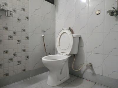 Common Bathroom Image of 1070 Sq.ft 2.5 BHK Apartment / Flat for sale in Himalaya Tanishq, Ghukna Ghaziabad for Rs. 6850000