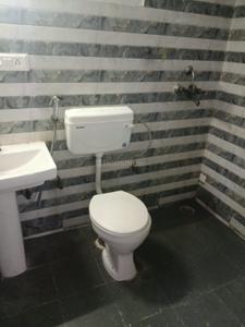Bathroom Image of 950 Sq.ft 2 BHK Apartment / Flat for rent in Alok Vihar 1, Sector 50 Noida for Rs. 29000
