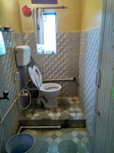 Bathroom Image of 360 Sq.ft 1 BHK Apartment / Flat for rent in Nagerbazar Kolkata for Rs. 9000
