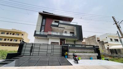 Image of 2950 Sq.ft 3 BHK Builder Floor for rent in Sector-4, Rohtak for Rs. 27000
