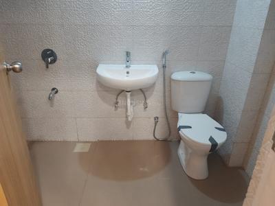 Bathroom Image of 900 Sq.ft 2 BHK Apartment / Flat for rent in Kumar Pebble Park, Hadapsar Pune for Rs. 18500