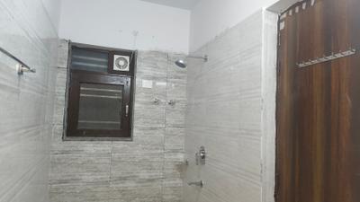 Bathroom Image of 1000 Sq.ft 1 BHK Builder Floor for rent in Sector 17 Gurgaon for Rs. 31000