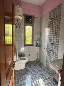 Bathroom Image of 1000 Sq.ft 2 BHK Builder Floor for rent in Mohal Kullu for Rs. 15000