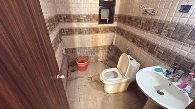 Bathroom Image of 895 Sq.ft 2 BHK Apartment / Flat for sale in Migsun Green Mansion, Surajpur Greater Noida for Rs. 5800000