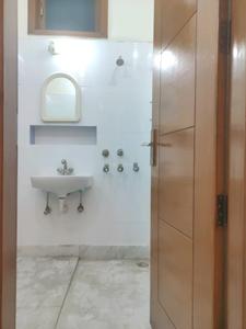 Common Bathroom Image of 1600 Sq.ft 3.5 BHK Builder Floor for rent in Sector 37 Faridabad for Rs. 33000
