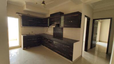 Kitchen Image of 1685 Sq.ft 3 BHK Apartment / Flat for rent in Paramount Floraville, Sector 137 Noida for Rs. 36000