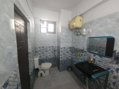 Bathroom Image of 2600 Sq.ft 4 BHK Apartment / Flat for sale in Gomti Nagar Lucknow for Rs. 15000000