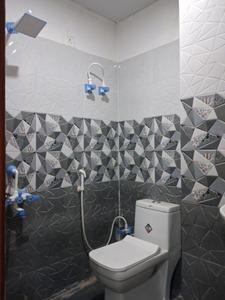 Common Bathroom Image of 1050 Sq.ft 2 BHK Apartment / Flat for sale in Sector 49 Noida for Rs. 4200000