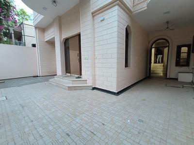Balcony Image of 5000 Sq.ft 5 BHK Independent House for rent in Sector 40 Noida for Rs. 160000