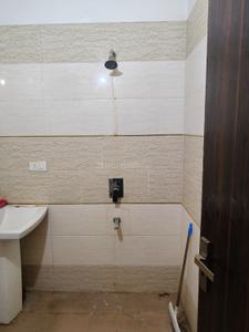 Bathroom Image of 1000 Sq.ft 2.5 BHK Builder Floor for rent in Sector 6 Gurgaon for Rs. 16000
