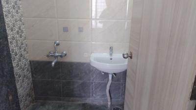 Bathroom Image of 600 Sq.ft 1 BHK Apartment / Flat for rent in Atul Pari Towers, Narhe Pune for Rs. 14500