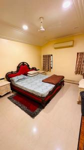 Bedroom Image of 4000 Sq.ft 3.5 BHK Independent House for rent in Shela Ahmedabad for Rs. 200000