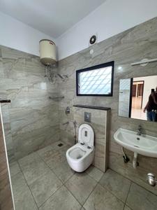 Bathroom Image of 1600 Sq.ft 2 BHK Apartment / Flat for rent in Cox Town Bengaluru for Rs. 70000