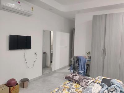1 RK Independent Builder Floor