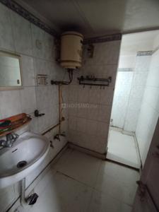 Bathroom Image of 1400 Sq.ft 3.5 BHK Builder Floor for rent in Green Park New Delhi for Rs. 85000