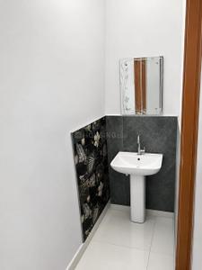 Bathroom Image of 500 Sq.ft 2 BHK Independent House for rent in Kamta Lucknow for Rs. 12000