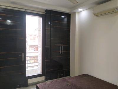 Bedroom Image of 800 Sq.ft 3 BHK Builder Floor for rent in Shalimar Bagh New Delhi for Rs. 38000