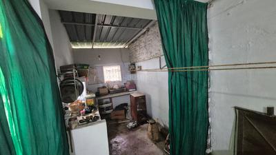 Bathroom Image of 550 Sq.ft 1 BHK Independent House for rent in Rajrooppur Allahabad for Rs. 8000