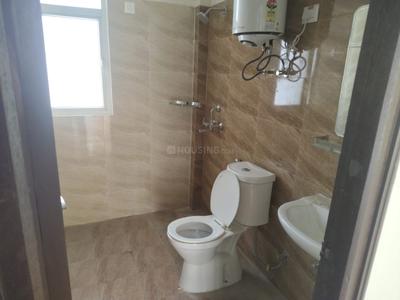 Bathroom Image of 1675 Sq.ft 3 BHK Apartment / Flat for sale in Amrapali Crystal Homes Phase 1, Sector 76 Noida for Rs. 21250000