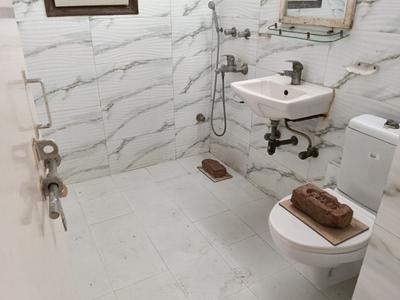 Image of 1450 Sq.ft 3 BHK Apartment / Flat for rent in CGHS Vasundhara, Sector 6 Dwarka, New Delhi for Rs. 42000