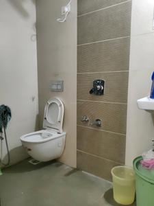 Common Bathroom Image of 920 Sq.ft 2 BHK Apartment / Flat for rent in Kasarvadavali Thane for Rs. 27500