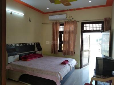 Bedroom Image of 1200 Sq.ft 1 BHK Builder Floor for rent in Pushpanjali Vihar, Sikandra Agra for Rs. 9000
