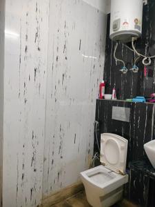 Bathroom Image of 850 Sq.ft 2 BHK Builder Floor for sale in Shalimar Bagh New Delhi for Rs. 11500000