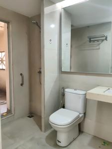 Common Bathroom Image of 2200 Sq.ft 4 BHK Apartment / Flat for sale in Lodha Sterling, Thane West Thane for Rs. 45000000