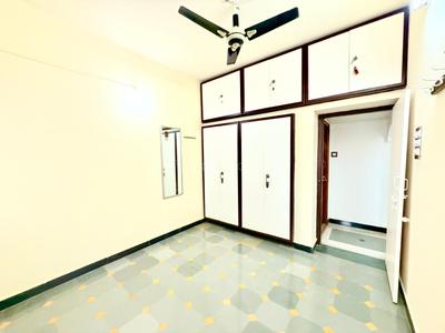 Bedroom Image of 1200 Sq.ft 2 BHK Builder Floor for rent in Rajendra Nagar Hubli for Rs. 18000