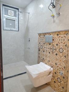 Common Bathroom Image of 1300 Sq.ft 3 BHK Apartment / Flat for rent in Rajpur New Delhi for Rs. 40000