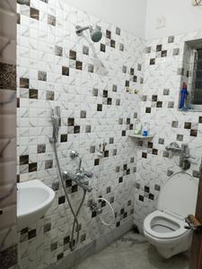 Bathroom Image of 900 Sq.ft 2 BHK Apartment / Flat for rent in Moore Avenue Apartment, Ashok Nagar Kolkata for Rs. 25000