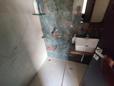 Bathroom Image of 915 Sq.ft 2 BHK Apartment / Flat for sale in Monarch West View, Santacruz West Mumbai for Rs. 46000000
